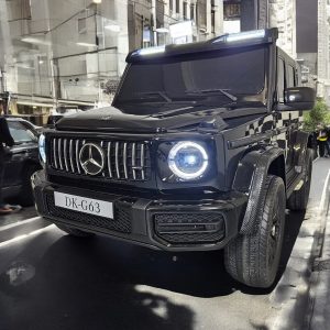 Coche para niños Mercedes G63 AMG 4×4 24 voltios 2 personas negro metalizado